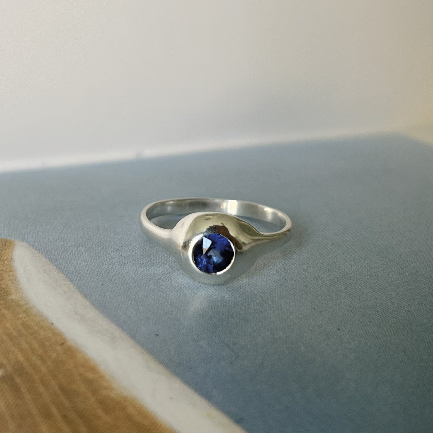 ANILLO NÚCLEO ZAFIRO